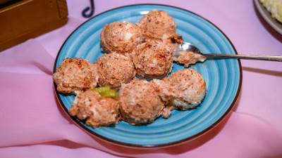  Recept za urnebes sa pečenim paprikama za Novu godinu 