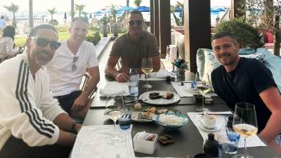  Vidić na odmoru u Dubaiju sa Van Persijem i Ferdinandom 