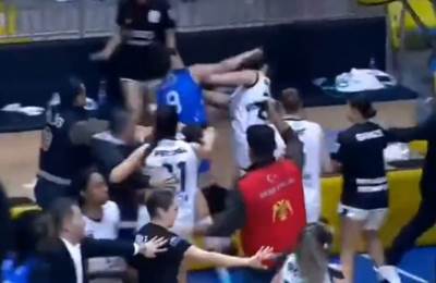  Tuča na meču turske lige za žene 