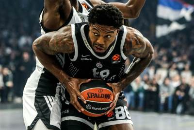  Makabi želi Tajrika Džounsa 