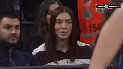  Tijana Bošković gleda utakmicu Efes - Crvena zvezda 
