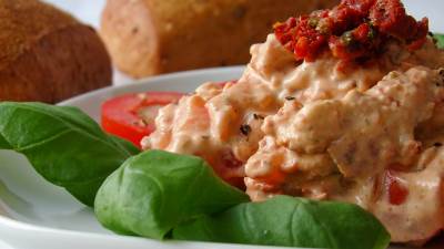  Vlaška salata od pečenih paprika i fete 