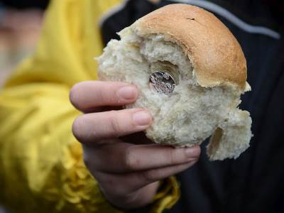  Šta se radi s novčićem iz česnice 