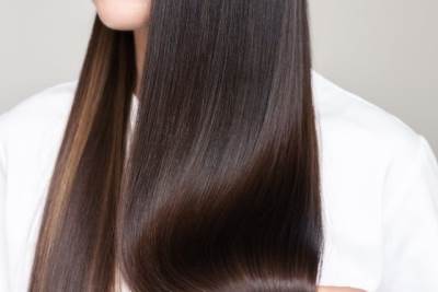  Staklena kosa trend 2026 