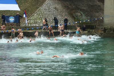  Plivanje za časni krst u Banjaluci 