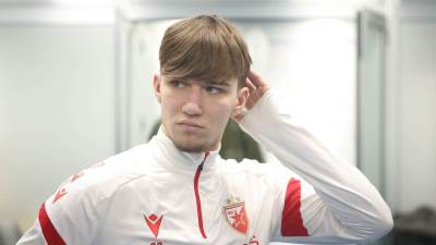  Arsenal želi Vasilija Kostova iz Crvene zvezde 