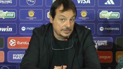  Ergin Ataman svađa se sa navijačima Panatinaikosa 