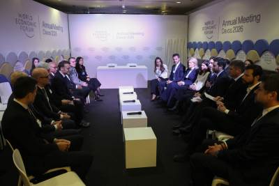  Davos: Odložen plan od 800 milijardi dolara za obnovu Ukrajine 