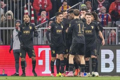  Bundesliga Augzburg nanio Bajernu prvi poraz u sezoni 