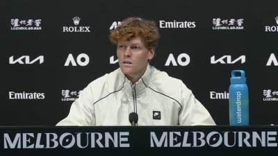  janik siner branio novaka djokovica na konferenciji  