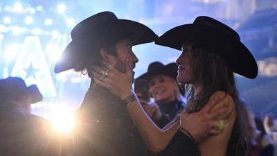  bela hadid raskinula s momkom 