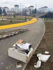  Policija identifikovala maloljetnike koji su oštetili dječiji park u Boriku 