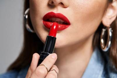 Kako savršeno nanijeti crveni karmin 