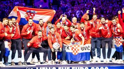  Rukometaši Hrvatske pjevaju Tompsonovu pjesmu u autobusu 