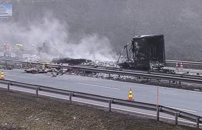  Drama u Sloveniji: Gori kamion na auto-putu, dva vozača hitno hospitalizovana 