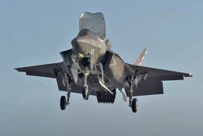  Oboren iranski dron blizu američkog nosača aviona 