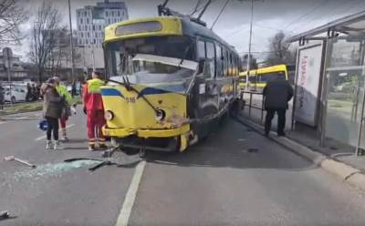  Drama u centru Sarajeva: Tramvaj iskočio iz šina i završio na kolovozu 