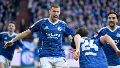  Dvije asistencije Edina Džeke na utakmici Holštajn Kil Šalke 