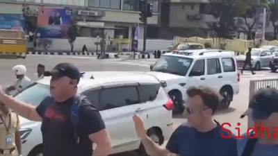  Makron ponovo sa naočarima u Indiji 