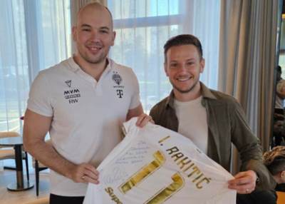  Ivan Rakitić poklonio dres Dušanu Mandiću 