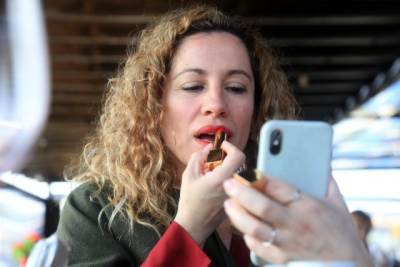  Karmin koji briše godine 