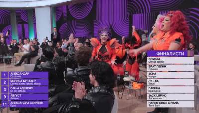  Jedna od Harem girls pala na sceni 