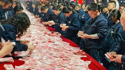  Direktor kineske firme radnicima podijelio 22 miliona evra 