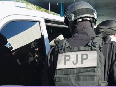  Policija opkolila zgradu u kojoj živi Aco Đukanović 