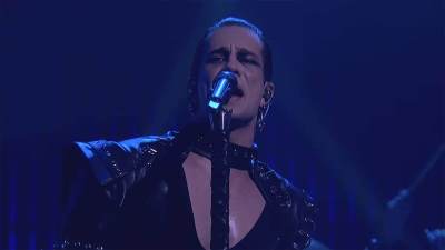  Lavina objavila englesku verziju pesme "Kraj mene" 