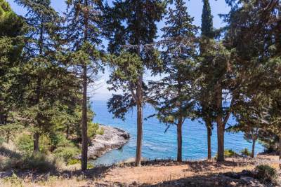   Inicijativa da na dno Plave grobnice bude položen kameni krst 