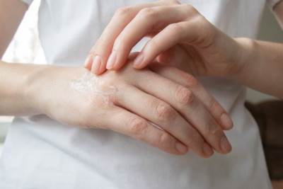  Kako oporaviti suve i ispucale ruke 