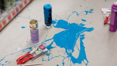  Kako skinuti fleke od farbe sa parketa 