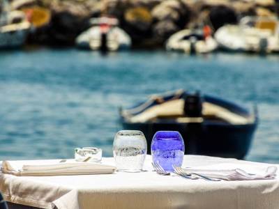  Grčka ima najviše restorana do kojih se stiže samo morem 