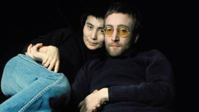  Joko Ono platila 10.000 dolara za dlaku iz brkova Salvadora Dalija 