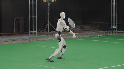  Humanoidni robot naučio da igra tenis za dva dana 