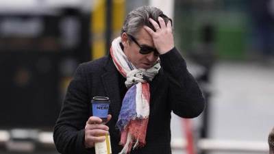  Džoi Barton na ivici potpune finansijske katastrofe 