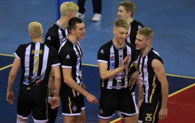  Odbojkaši Partizana se ofarbali u plavo na vječitom derbiju 