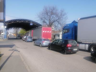  Ništa od blokade granice u Gradišci: Prevoznici protestovali vožnjom, blokada terminala spriječena (FOTO) 