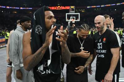  Karlik Džouns o Niku Kalatesu i Sterlingu Braunu 