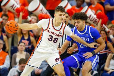  Filip Jović igra odlično 