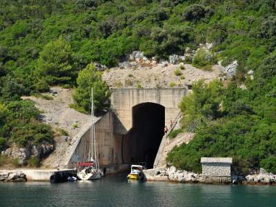  tajni vojni tuneli neobična kupališta na jadranu 