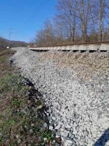  Klizište oštetilo prugu između Šnjegotine i Ukrine 