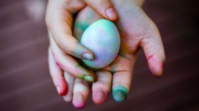 Kako skinuti farbu za jaja sa ruku 
