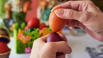  da li se kaže tucati se jajima ili kucati se 