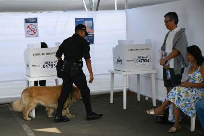  Građani Perua biraju predsjednika između 35 kandidata 