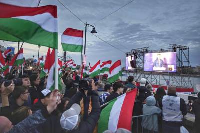  Pristalice Petera Mađara se okupljaju u Budimpešti 