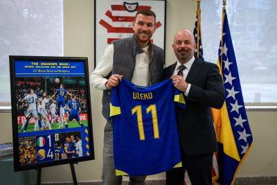  Edin Džeko posjetio američku ambasadu u Sarajevu 