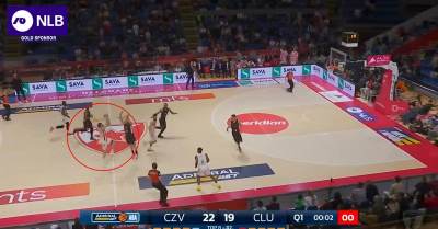  Crvena zvezda Kluž trojka Ognjena Dobrića sa pola terena  