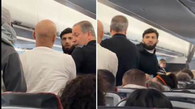  arman carukjan se svadja sa posadom u avionu  