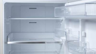  Čemu služi rupa na zadnjem zidu frižidera 